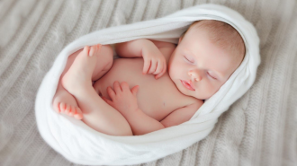 Khăn ướt là vật dụng được người...